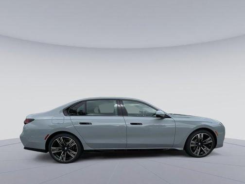 2025 BMW 740 i xDrive