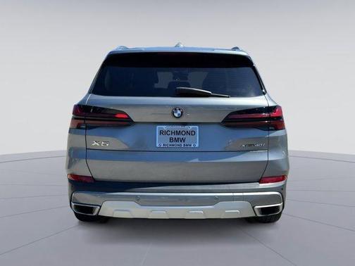 Gray Metallic 2024 BMW X5 xDrive40i