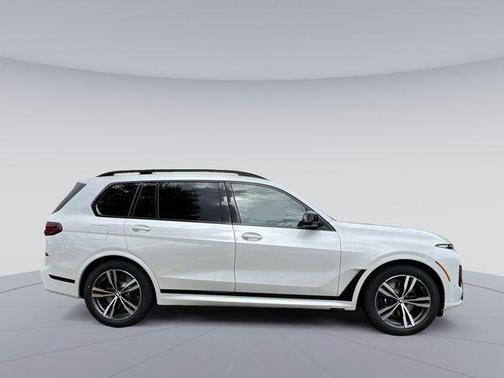 2025 BMW X7 M60i