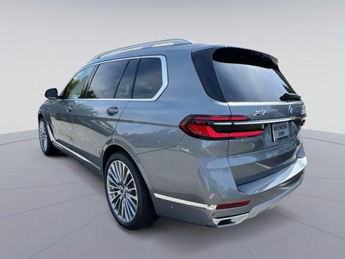 Gray Metallic 2027 BMW X7 xDrive40i