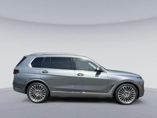 Gray Metallic 2027 BMW X7 xDrive40i