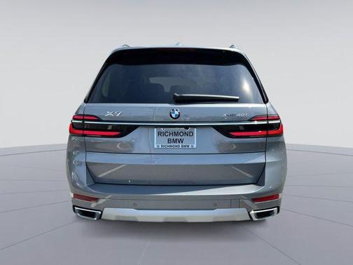 Gray Metallic 2027 BMW X7 xDrive40i