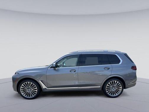 Gray Metallic 2027 BMW X7 xDrive40i