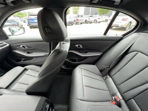 2025 BMW 330 i xDrive