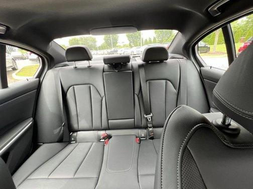 2025 BMW 330 i xDrive