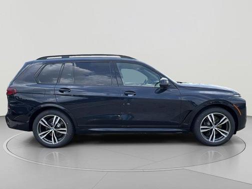 Carbon Black Metallic 2027 BMW X7 xDrive40i