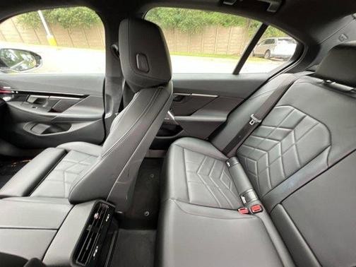 2025 BMW 530 i xDrive