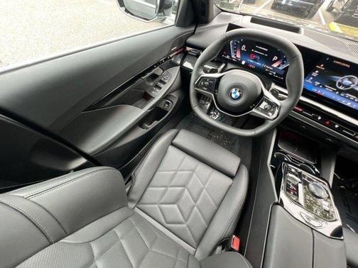 2025 BMW 530 i xDrive