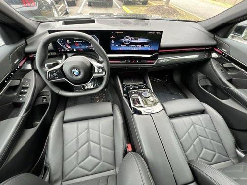 2025 BMW 530 i xDrive