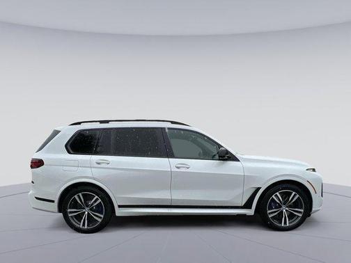 2025 BMW X7 M60i