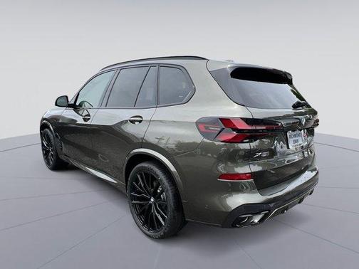 Manhattan Green Metallic 2026 BMW X5 xDrive40i