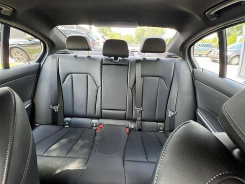 2022 BMW 330 i xDrive