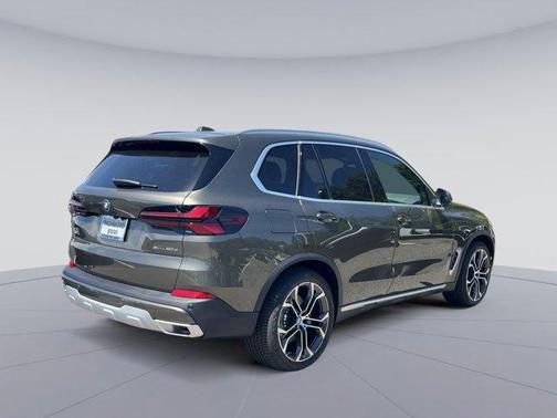 Manhattan Green Metallic 2026 BMW X5 PHEV xDrive50e