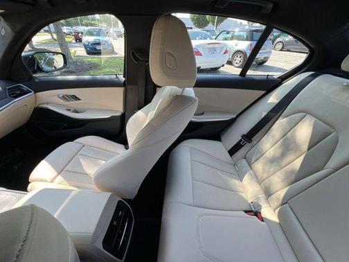 2023 BMW 330 i xDrive