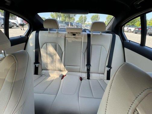 2023 BMW 330 i xDrive