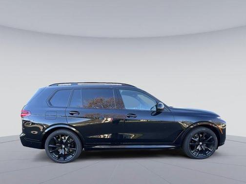 2025 BMW X7 M60i