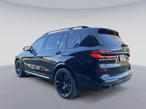 2025 BMW X7 M60i