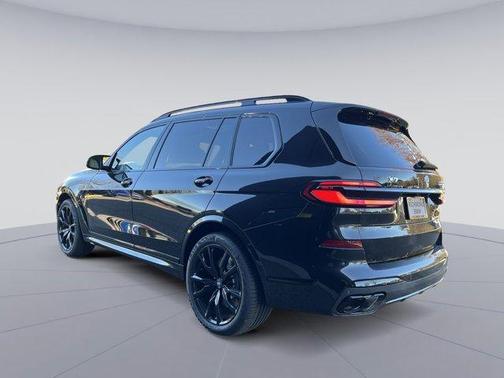 2025 BMW X7 M60i