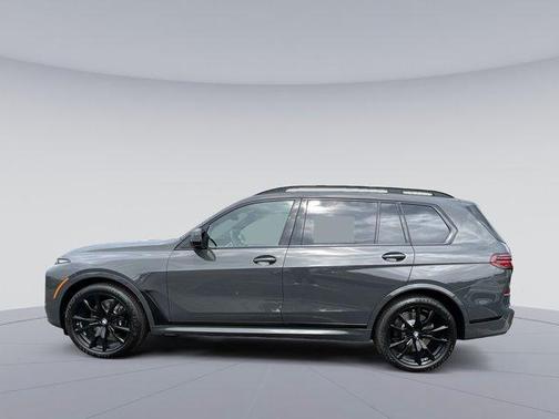 Gray Metallic 2027 BMW X7 M60i
