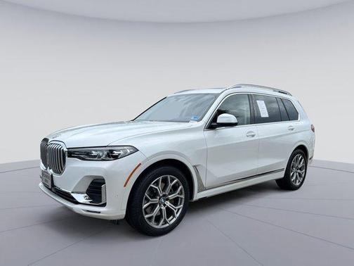 Mineral White Metallic 2021 BMW X7 xDrive40i