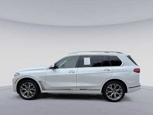 Mineral White Metallic 2021 BMW X7 xDrive40i