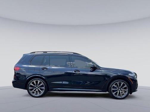2022 BMW X7 M50i