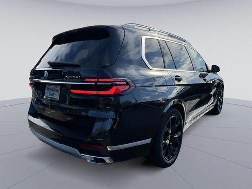 Black Sapphire Metallic 2026 BMW X7 xDrive40i
