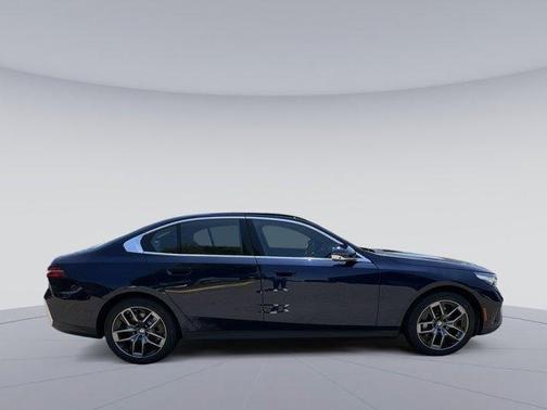 Tanzanite Blue II Metallic 2026 BMW 530 i xDrive