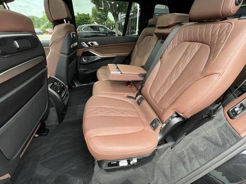 Black Sapphire Metallic 2025 BMW X7 M60i