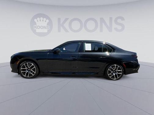 Black Sapphire Metallic 2024 BMW i7 xDrive60