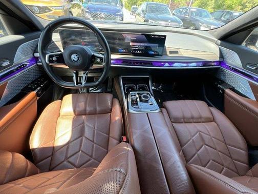 Black Sapphire Metallic 2024 BMW i7 xDrive60