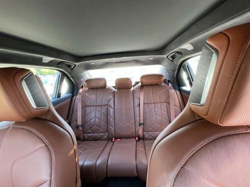 Black Sapphire Metallic 2024 BMW i7 xDrive60