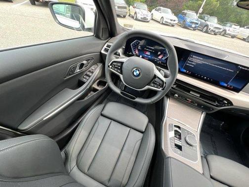 2025 BMW 330 i xDrive