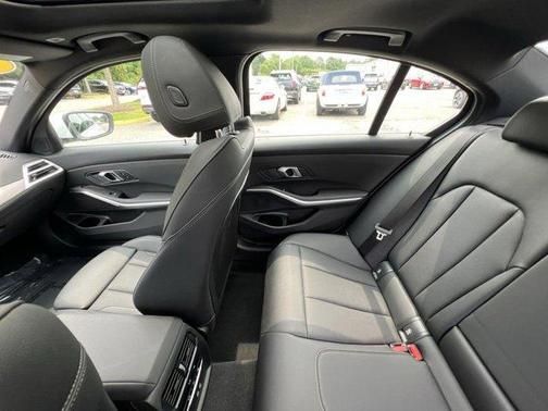 2025 BMW 330 i xDrive
