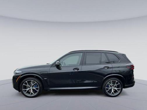 Black Sapphire Metallic 2026 BMW X5 PHEV xDrive50e