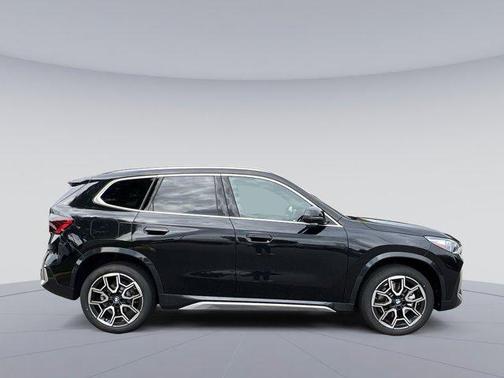 Black Sapphire Metallic 2026 BMW X1 xDrive28i