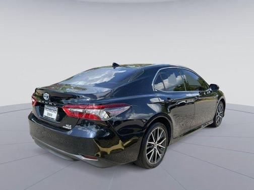 2021 Toyota Camry Hybrid XLE