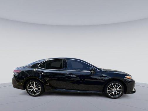 2021 Toyota Camry Hybrid XLE