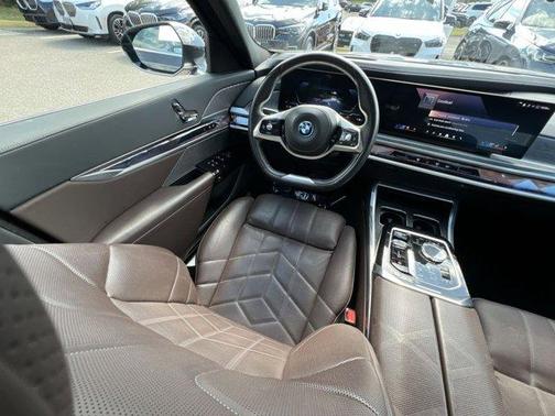 Dark Graphite Metallic 2024 BMW i7 eDrive50