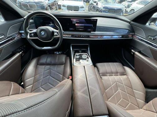 Dark Graphite Metallic 2024 BMW i7 eDrive50