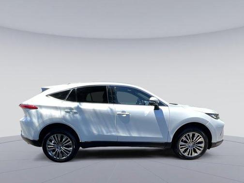Pearl 2024 Toyota Venza LE