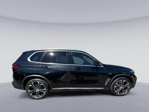 Black Sapphire Metallic 2022 BMW X5 PHEV xDrive45e