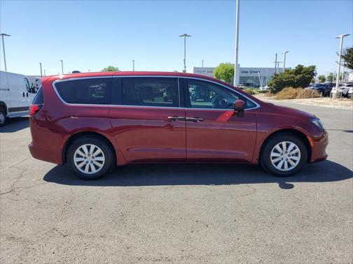 2020 Chrysler Voyager L