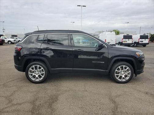 2024 Jeep Compass Latitude Lux FWD