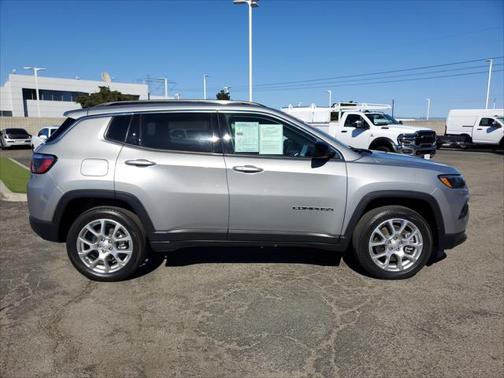 2023 Jeep Compass Latitude Lux FWD