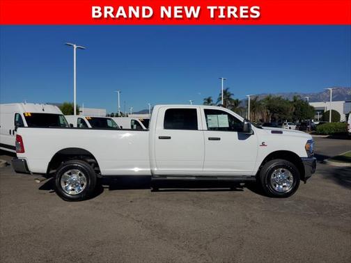 2023 RAM 2500 Tradesman Crew Cab 4x4 8 Box