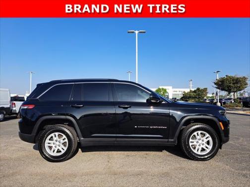 2023 Jeep Grand Cherokee Laredo 4x2