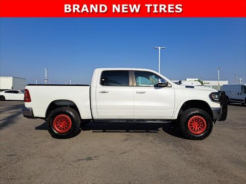 2019 RAM 1500 Laramie Crew Cab 4x2 57' Box