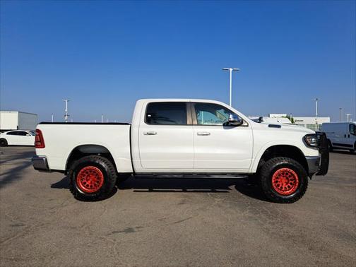 2019 RAM 1500 Laramie Crew Cab 4x2 57' Box