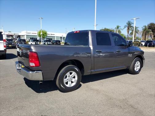 2022 RAM 1500 Classic SLT Crew Cab 4x2 57' Box